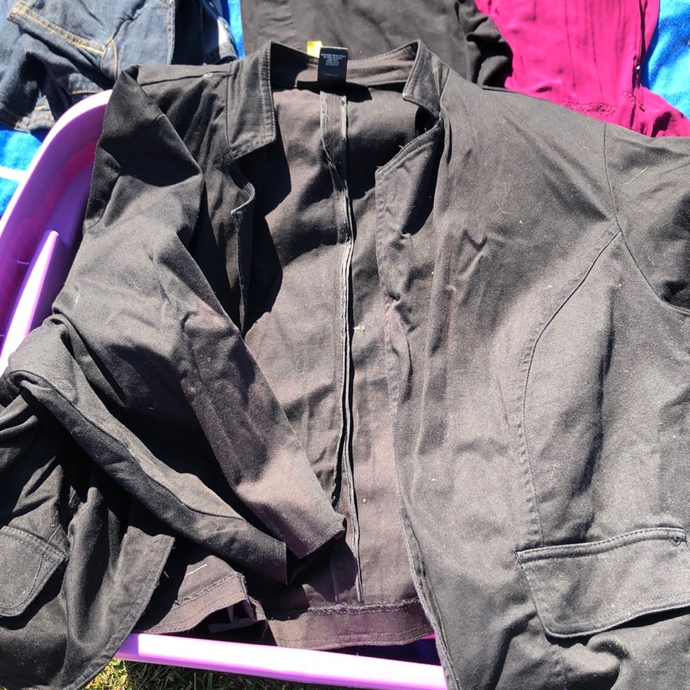 Quarter length sleeve suite jacket